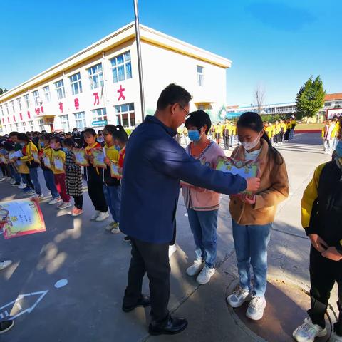 作业展评促提升，榜样引领同进步——高密市阚家镇双羊小学国庆假期作业展评活动