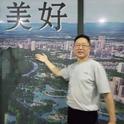 2018年6月25日20:30分，天气阴中雨，邯郸大剧院屋檐下、通道里，