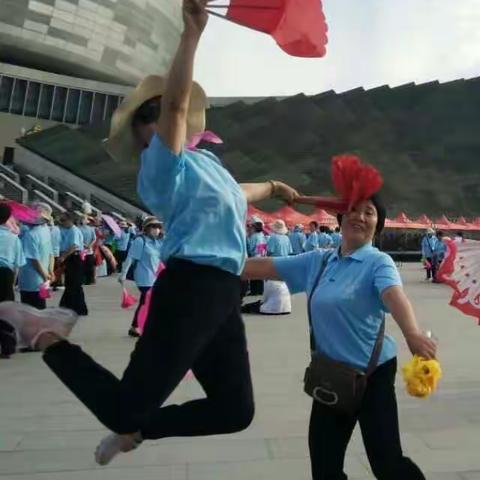 2018年6月29日17时30分，甜梦在河北邯郸艺术中心大剧院、参加庆祝党的生日97周年庆典。