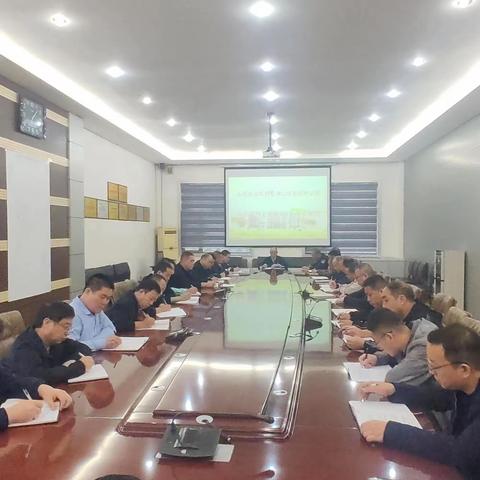 首阳山煤业学习传达“8月份安全例会路区长、景局长讲话精神