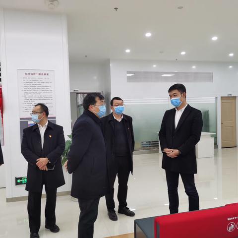 “战疫”工行人--昆明分行党委书记、行长刘健雄，党委副书记李彦斌一行深入关上支行指导复工及防疫工作