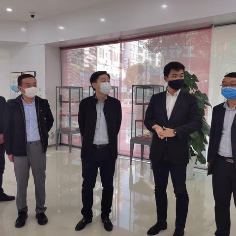 昆明分行副行长盛菲深入关上支行督导季末工作