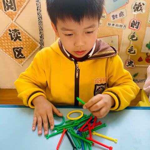 《一起玩玩具》卓艺新城幼儿园