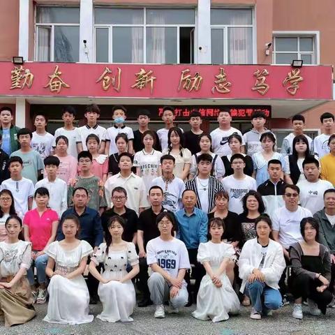 雏鹰起飞，展翅翱翔 ——孟家岭中学初三毕业典礼