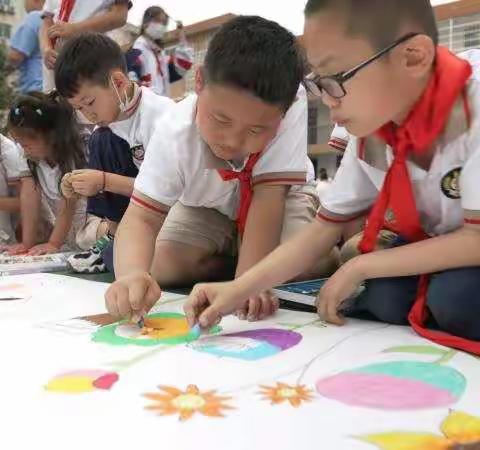 文汇路小学"丹青绘辉煌  童心永向党”现场长卷绘画活动