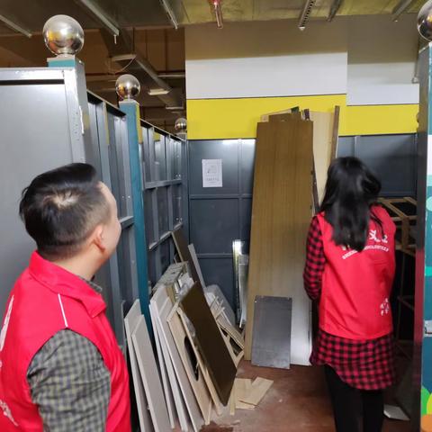 【凤凰街道】市政中心负责人洋宇同志带队行走，指导星级住宅区创建工作