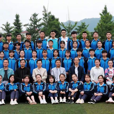 挥一挥手，说一声珍重，道一声祝福