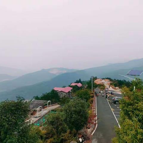 登高望远，你我同行——记2022年秋季花苑校区团建活动