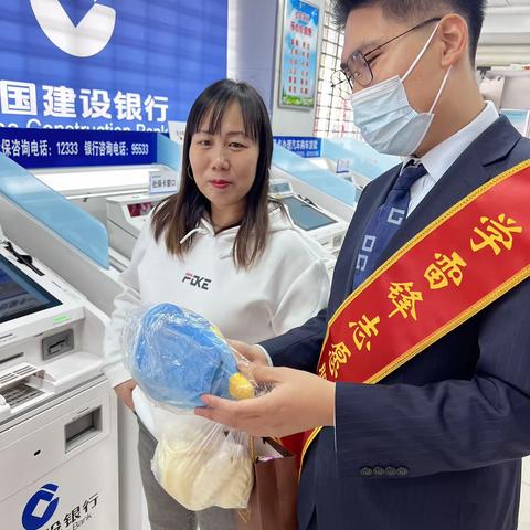 三矿支行开展“学雷锋志愿月”活动
