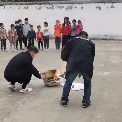 闫楼小学“防火防震实战演练 为孩子撑起保护伞”安全教育系列活动