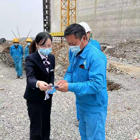 洞头工行开展大额现金管理宣传活动