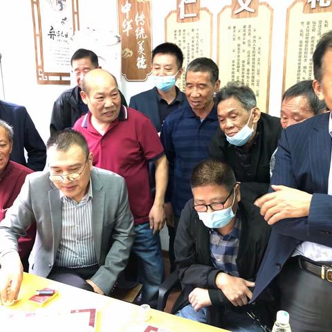 塘下象棋协会简讯：瑞安冠军谢作贤一对廿一象棋车轮战在上潘文化礼堂圆满成功/林德体制作2022-11-01