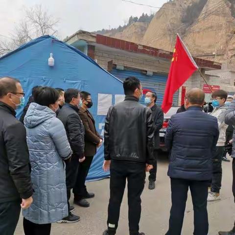 永和县人力资源和社会保障局党支部在疫情防控点上开展“群防群控抗疫情，党员先锋五带头”主题党日活动