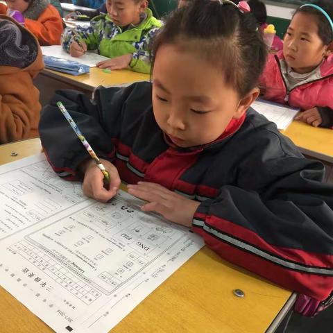 想昔日园丁勤浇灌；看今时花儿吐芬芳------杏林镇中心小学期中考试纪实