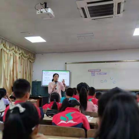 搭出课堂，配出精彩——记三年级数学教研活动