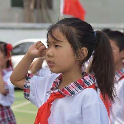 《我在队旗下快乐成长》——记尚王小学一年级新生入队仪式