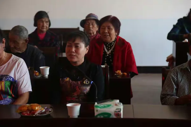 部分退休职工发言