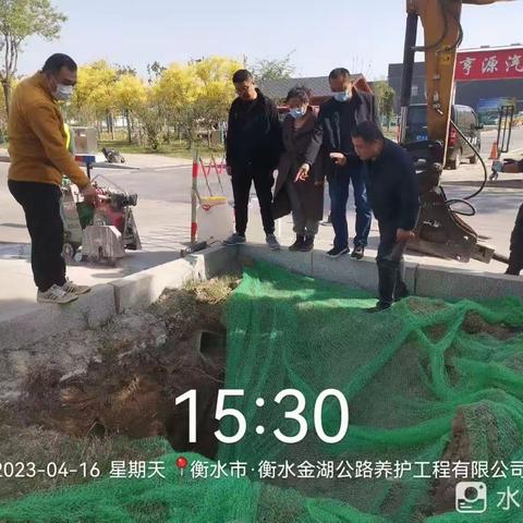 【周末我在岗，助人为乐解民忧，排水维护不懈怠，做城市精细化管理的践行者。】—4月16日