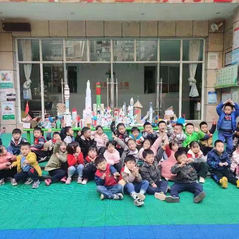 “童心未泯，一切皆甜”愿太阳二班宝贝们快乐成长，11月你好！