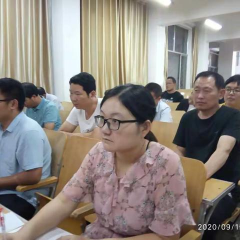 卧龙学校西校区“深度学习式课堂”研讨会