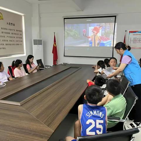 莲湖街道组织辖区儿童学习消防安全知识