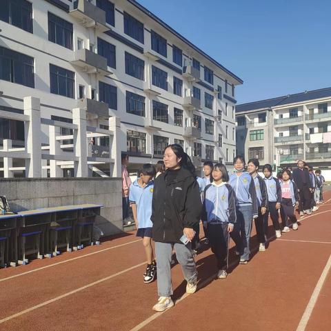 江家小学周报道