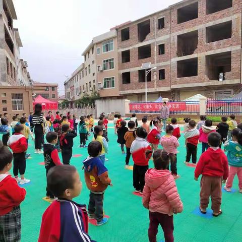 “享快乐运动，传红色精神”趣味运动会 —  — 顺峰中心幼儿园小红军运动会