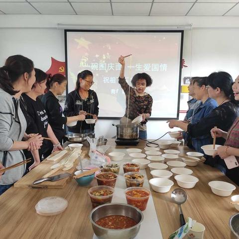 一碗国庆面 一生爱国情