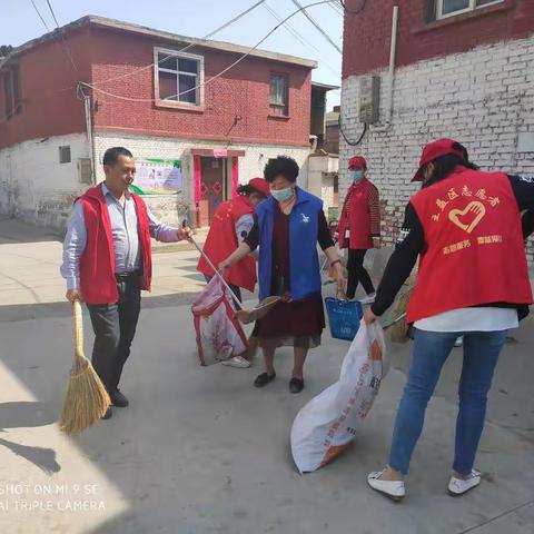 青年路社区开展“周末卫生日”节前环境卫生大整治活动