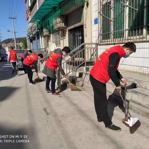 青年路社区开展“周末卫生日”活动