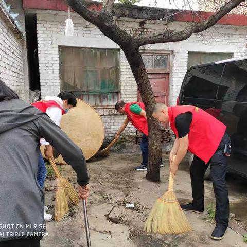 青年路社区开展周末卫生日活动