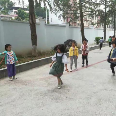 金色童年，快乐成长