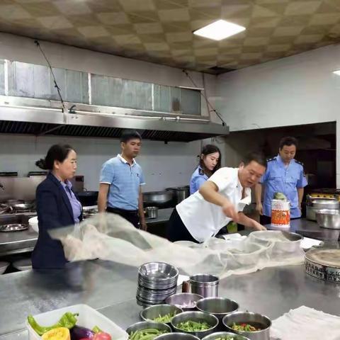 城关街道办市场监督管理站开展食品安全大检查