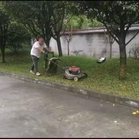 创建卫生城市   供水人在行动