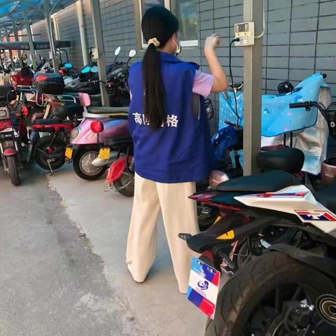 鹿苑街道网格员扎实做好日常巡查工作