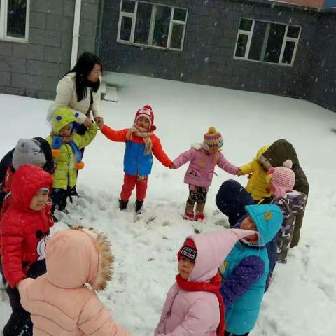 《与雪邂逅与乐同在》永春镇中心幼儿园冰雪嘉年华活动