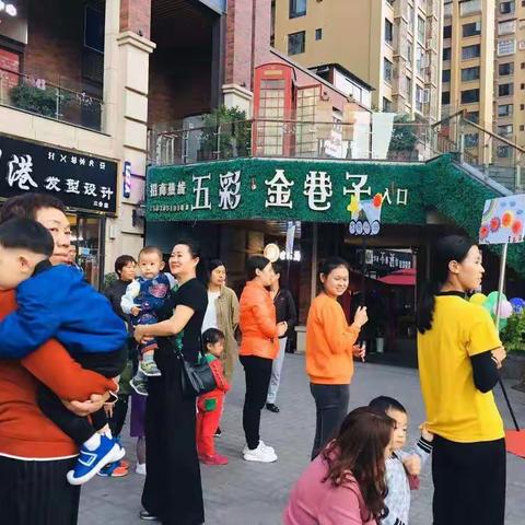 龅牙兔儿童情商乐园托育部百米画布涂鸦