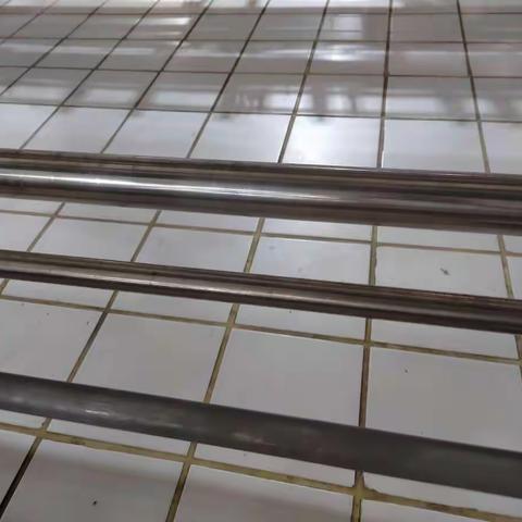 12.11甲夜27/28管路，接水盘，地漏，地面清理过程，清理后用84进行消毒