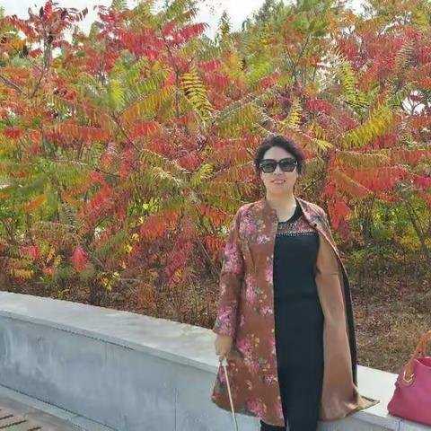 2018年10月6号龙源湖景区赏秋，枫红叶舞拍照游玩