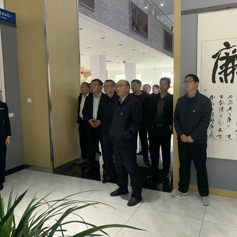 灵丘县水务局组织干部职工参观廉政书画展