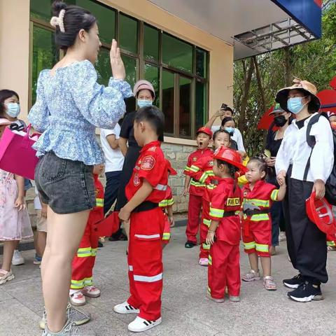 “童”行凤凰站，消防“零”距离——凤凰特勤站邀请小朋友参观学习，共度愉快周末