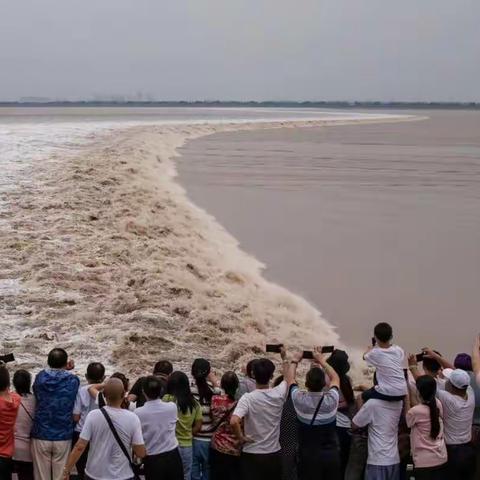 汹涌澎湃壮观--海宁钱江观潮记(农历2022.8.17)