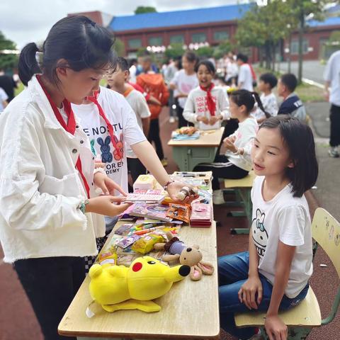 跳蚤小市场 快乐大成长——双江口镇中心小学庆六一跳蚤市场活动圆满结束