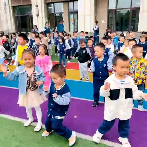 叮咚🎉春田花花幼儿园🌸海豚班🦈十月份成长日常  请注意查收🤗