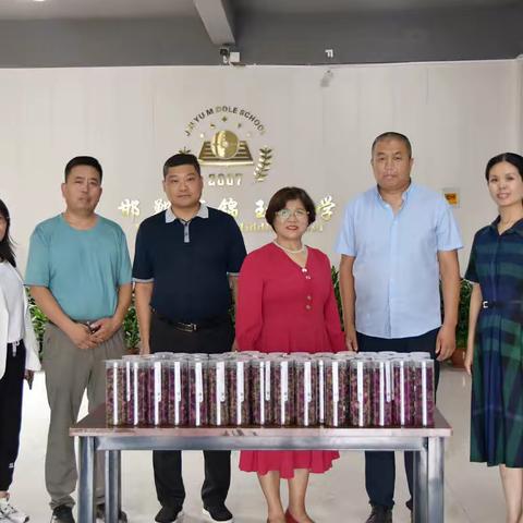 复兴区慈善协会教师节慰问邯郸市锦玉中学优秀教师