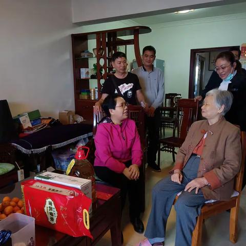 走访慰问 体贴民情——区人大副主任、区副调研员探走访慰问国兴街道米铺辖区困难党员、老党员及困难群众