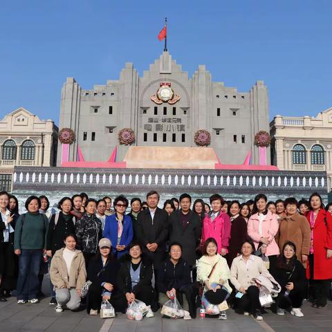 姹紫嫣红 巾帼踏青电影小镇，莺歌燕舞 尽展芳华别样风采