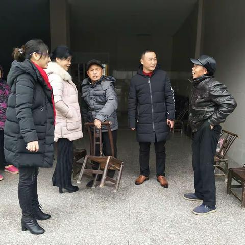 冒雨慰问五保户 严寒建设送温暖