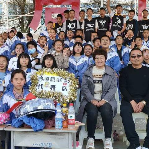 又是一年毕业季， 亲爱的家长，你们辛苦了！亲爱的同学们，加油！