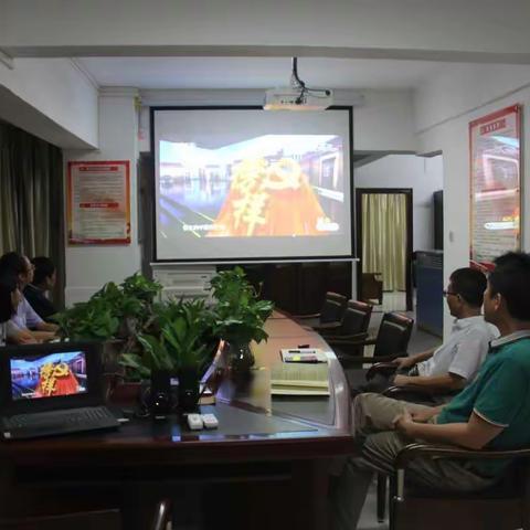 市社科联组织全体干部职工收看《榜样4》专题节目